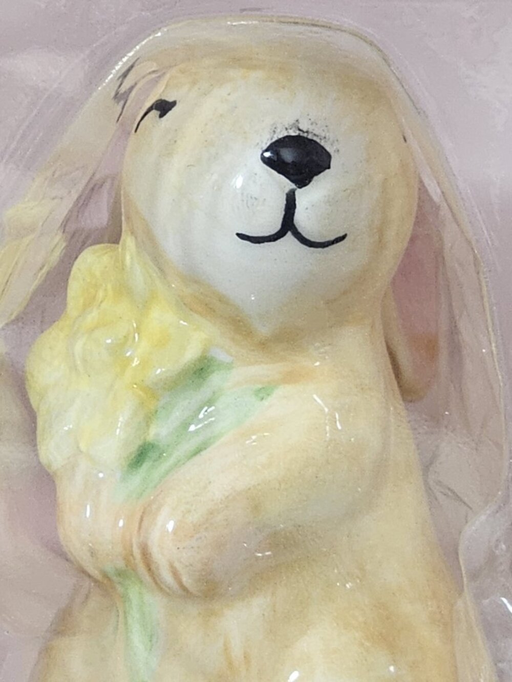 Welcome Spring Bunnies Holding Flowers  Salt & Pepper Shaker Hand Painted NIB - Picture 2 of 8